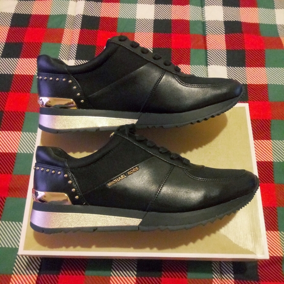 Michael Kors Allie Wrap Trainer - Picture 4 of 12